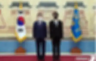 Meski Tertutup Masker, Visual Jungkook BTS Curi Perhatian Saat Mengunjungi Blue House