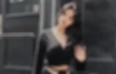 Super Kece! 6 Ide Padu Padan Outfit Hitam ala Queennara, Anak Liza Natalia