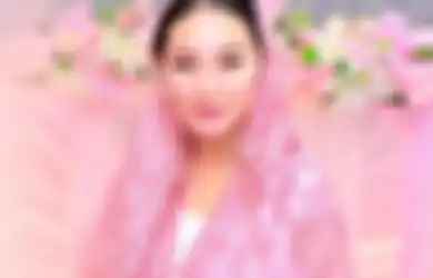 Rumah Tangganya Dikabarkan Berada di Ujung Tanduk Gara-gara Jarang Bagikan Potret Bersama, Zaskia Gotik Bungkam Netizen dengan Lakukan Aksi Romantis ini
