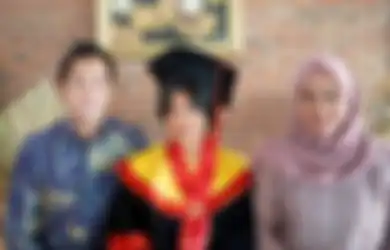 Potret Bahagia Aldi Bragi dan Ikke Nurjanah, Putrinya Lulus dari UI dengan IPK Tertinggi, Dampingi Wisuda Adira Tanpa Ririn Dwi Ariyanti