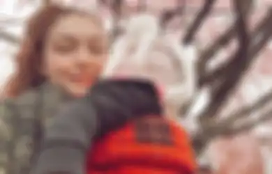 Gigi Hadid dan Zayn Malik Rayakan Ulang Tahun Pertama Khai, Wajah Masih Disembunyikan