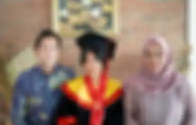 Raih IPK Tertinggi, Intip Penampilan Manis Anak Ikke Nurjanah, Siti Adira Kania Saat Wisuda Online!