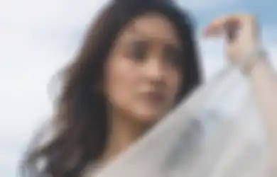 Nadya Arina Membawa Novel dalam Tasnya Biar Enggak Main Games