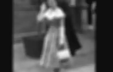 Bongkar Tas Pemimpin Kerajaan Inggris, Ternyata Ini 5 Barang yang Sering Ratu Elizabeth II Bawa!