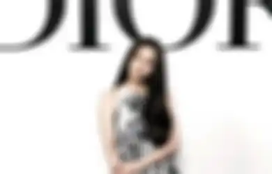 Sukses Curi Perhatian, Jisoo BLACKPINK Tampil Manis dan Elegan di Paris Fashion Week 2021!