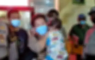 3 Hari Nangis Dalam Rumah Tapi Tak Digubris Tetangga, Balita Ini Ditemukan Polisi Tidur Bareng Jasad Neneknya, Berikut Kesaksian Warga Sekitar