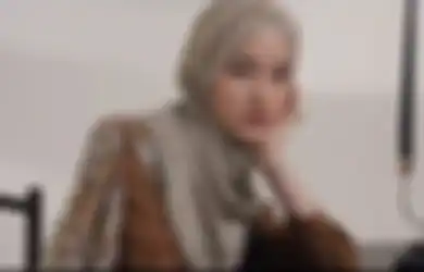 Kolaborasi Tiga Orang Teman Bikin KAMI. Berkarya 12 Tahun Hingga Luncurkan Monogram Scarf