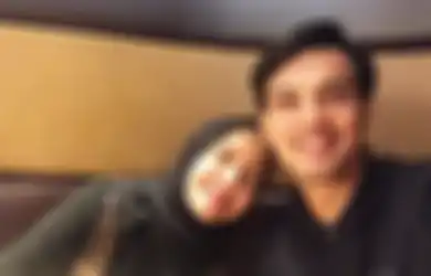 Dulu Sempat Pasrah Nunggu 6 Tahun Sampai Menghindar Ditanya Soal Buah Hati, Temmy Rahadi Kini Bangga Umumkan Sang Istri Hamil Anak Kedua: Makasih Banget Ya Kadonya