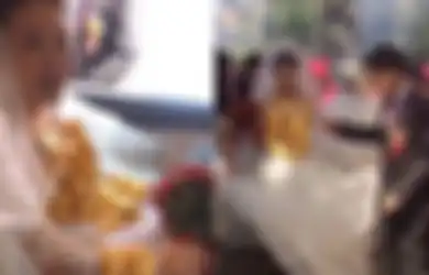 Bak Toko Emas Berjalan, Pengantin Wanita Jadi Sorotan Usai Pakai 60 Gelang Emas Sekaligus di Hari Pernikahan, Terungkap Alasannya