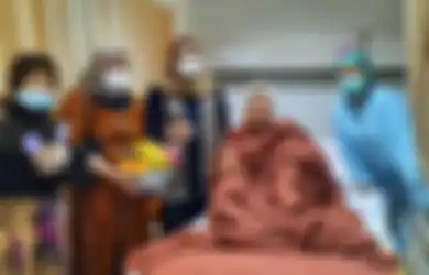 Selalu Umbar Tawa dalam Foto Bersama Fans, Dorce Gamalama Ternyata Harus Hadapi Kenyataan Paling Getir, ini Permintaan Terakhirnya