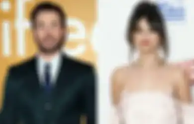 5 Hal Tentang Gosip Pacaran Chris Evans dan Selena Gomez, Termasuk Fakta Foto Dating!