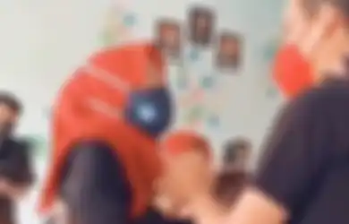 Cuma Terima Gaji Rp 100 Ribu per Bulan, Guru Honorer di Lombok Ini Nangis Kejer Sampai Gemetar di Depan Nadiem Makarim, Mendikbud: Itu Menyakitkan Hati Saya Sekali