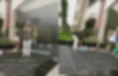 Harta Tak Dibawa Mati, Anak Sultan Calon Pewaris Hotel dan Resort Ini Lebih Suka Jualan Kresek Hingga Jadi Ojek Payung, Feni Rose Sampai Terkagum-kagum