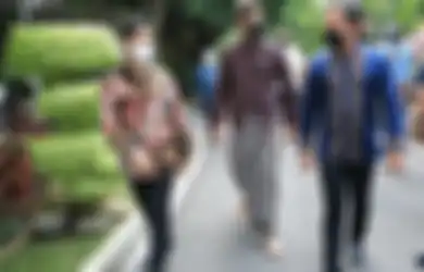 Pamer Foto Jalan Bareng Ganjar Pranowo dan Bima Arya, Gibran Bikin Netizen Menangis: Padahal Udah Semangat Baca Caption