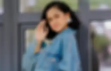 4 OOTD Anak Ramzi, Asila Maisa Pakai 1 Model Tas Balenciaga. Keren Maksimal!