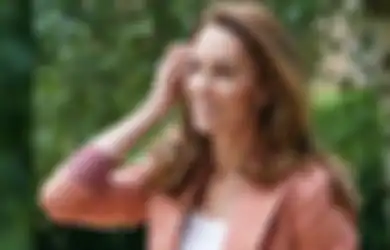 5 Gaya Kate Middleton Tampil Kasual Pakai Blazer yang Sukses Curi Perhatian