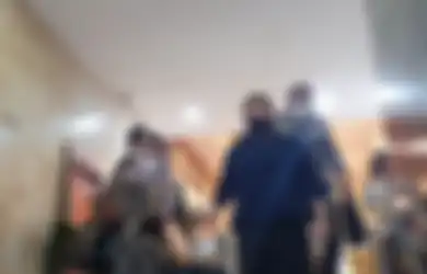 Kedua Lengannya Dipegang oleh Tim Kuasa Hukum, Olivia Nathania Jalan Sempoyongan Usai Dicecar 42 Pertanyaan oleh Penyidik
