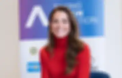 Mengintip Penampilan Manis Kate Middleton Pakai Outfit Serba Merah!