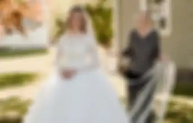 MENAKJUBKAN! Wanita Ini Kenakan Gaun Berusia 60 tahun di Pernikahannya