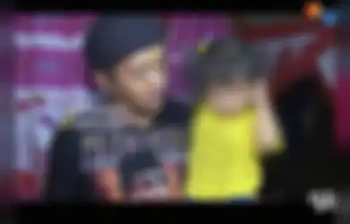 Foto Terkini Teddy Pardiyana Disebut Kurus Kering, Suami Lina Jubaedah Pasrah Tinggal di Gubuk Bambu, Putri Delina: Kerja Lah Om!