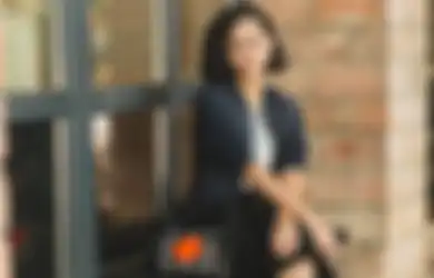 Kecenya 3 Ide Padu Padan Rok Hitam ala Anak Ramzi, Asila Maisa!
