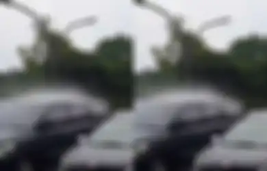 Viral Hujan Deras di Bekasi Hanya Guyur Satu Mobil Padahal Sedang Cerah, Rekaman Video Tunjukkan Tak Ada Awan Gelap di Sekitar, Fenomena Apa?