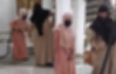 Pamer Sedang Bersih-bersih Karpet di Madinah, Artis Kondang Ini Bahagia Setengah Mati Bisa Jadi Cleaning Service Masjid Nabawi, Netizen Sampai Pada Iri