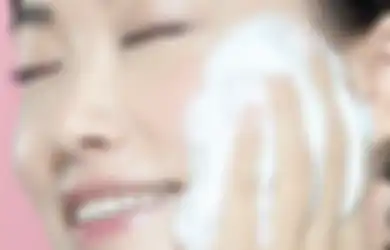 Lembap Cerah Maksimal, Ini 4 Sabun Cuci Muka Lembut Buat Atasi Kusam!