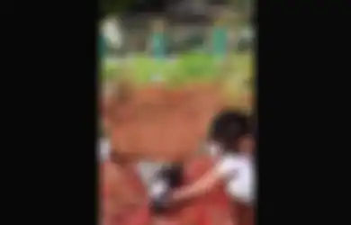 Videokan Momen Berziarah ke Makam Vanessa Angel dan Bibi Ardiansyah, Denny Sumargo Dapat Kritikan Pedas, Begini Pembelaan Sang YouTuber