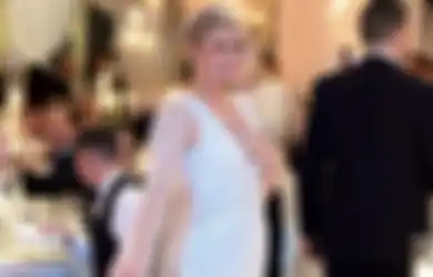 Makin Cantik Paripurna, Paris Hilton Kenakan 4 Gaun Mewah Ini di Resepsi Pernikahannya
