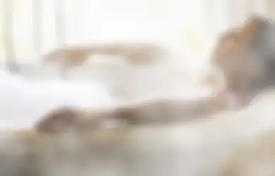 Bukannya Rileks, 4 Kesalahan Mandi Air Hangat Ini Malah Merusak Kulit