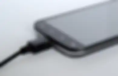 Ini Bahaya Ngecas HP Sampai 100 Persen, Wajib Tahu Sebelum Terlambat!