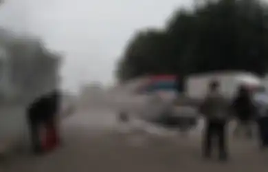 Karawang Mencekam, Dua Kelompok Ormas Bentrok hingga Picu Kerusuhan, Keroyok Pengemudi dan Hancurkan Mobil yang Melintas