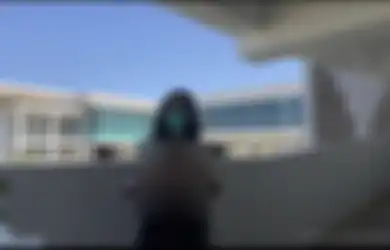 Foto Wanita Pamer Payudara di Bandara Yogyakarta Terkuak, Netizen: Pelakunya Baik Banget Sama Ojol 