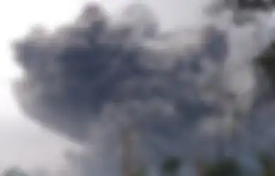 Rumah dan Jembatan Ambruk Disapu Awan Panas, Dampak Letusan Semeru Catatkan Korban, 45 Warga Alami Luka Bakar dan 10 Penambang Pasir Hilang