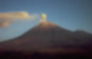 Foto Gunung Semeru Sebelum Meletus Tertangkap Netizen di Google Maps