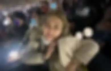 Diam-diam Menghanyutkan, Ayu Ting Ting Kepergok Telepon Mesra Seorang Pria Misterius, Sang Pedangdut Sampai Malu Bukan Main Saat Digoda Syifa, Siapa Sosoknya?
