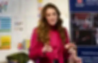 Penampilan Kate Middleton Pakai Outfit Warna Fuchsia. Rapi Menawan! 