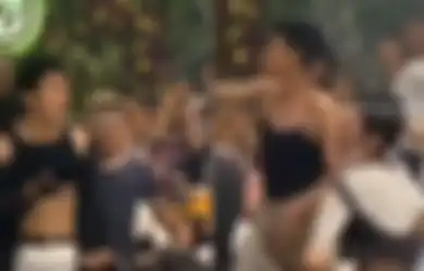 Bikin Konten TikTok, Heboh Sekelompok Pria Joget Gemulai di Kafe Pakai Tank Top Cewek, Ini Penjelasan Sekuriti dan Pemilik Tempat 