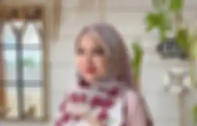Pernah Kawin Lari dengan Pacarnya yang Masih Mahasiswa, Artis Ini Sempat Takut Diusir Keluarga Lantaran Diam-diam Mualaf, Begini Kabarnya Sekarang