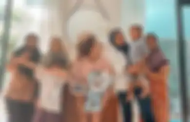 Foto Asisten Gisel Kasih Kejutan Dibanjiri Komentar, Jawaban Gempi Ditanya Lebih Cantik Mamanya Atau Koneng Bikin Ngakak
