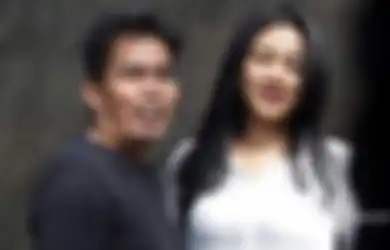 Dengarnya Jadi Ketawa, Komedian Bopak Castello Ngakak Saat Ajak Istrinya yang Masih Muda Kondangan Bersama: Neng, Bapaknya Lucu!