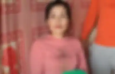 Cewek Vietnam Ini Ngaku Tubuhnya Mengeluarkan Aroma Parfum Saat Kulitnya Digosok