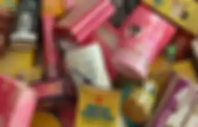 Tega, Relawan Semeru Temukan Tumpukan Bantuan Berisi Barang Kadaluarsa dan Pakaian Tak Layak untuk Pengungsi: Udah Kelewat Bertahun-tahun