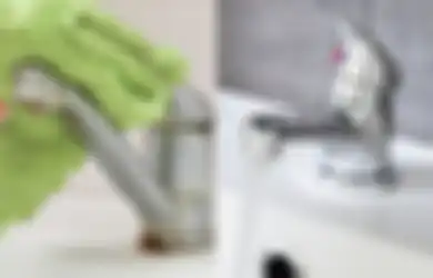Bikin Tercengang, Tetangga Tak Lagi Nyinyir Usai Lihat Kamar Mandi Kinclong, Kerak Dekil Hilang Hanya dengan Bahan Dapur Ini