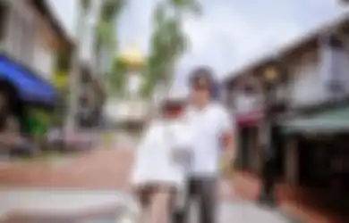 Disebut-sebut Berbadan Dua, Foto Syahrini Bareng Suami di Masjid Singapura Ungkap Fakta Sebenarnya