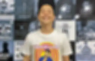 Ernest Prakasa: Komika dan Sutradara Pekerjaan yang Banyak Mainnya!