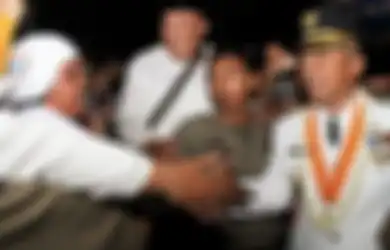 Foto Wali Kota Bekasi Rahmat Effendi Ditangkap KPK Dicari, Pernah Cuma Pakai Kaos Oblong Ketemu Presiden