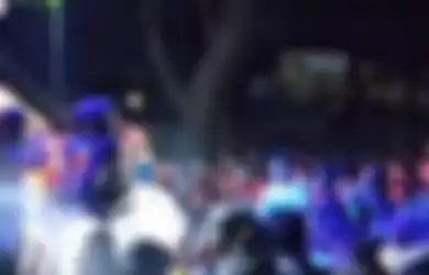 Viral Video Panggung Konser Musik Ambruk, Ratusan Pengunjung Tercebur ke Kolam