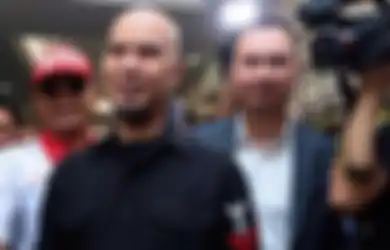 Subuh-subuh Pintu Hotel Digedor-gedor Polisi, Dul Jaelani Saksikan Sendiri Ahmad Dhani Digiring Petugas Gegara Kasus Kontroversial Ini, Suami Mulan Sempat Titipkan Barang Ini ke Sang Putra